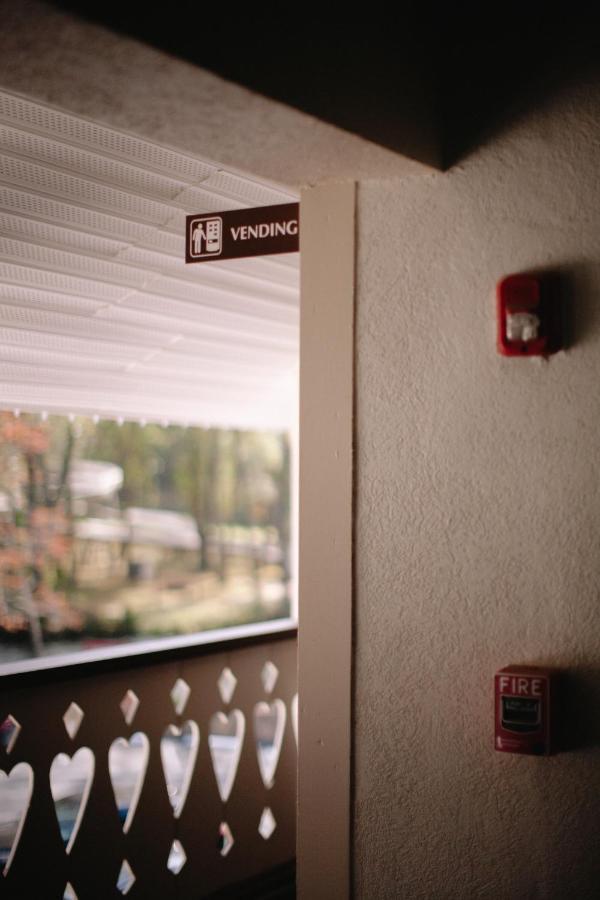 Riverbend Motel & Cabins Helen Exteriör bild